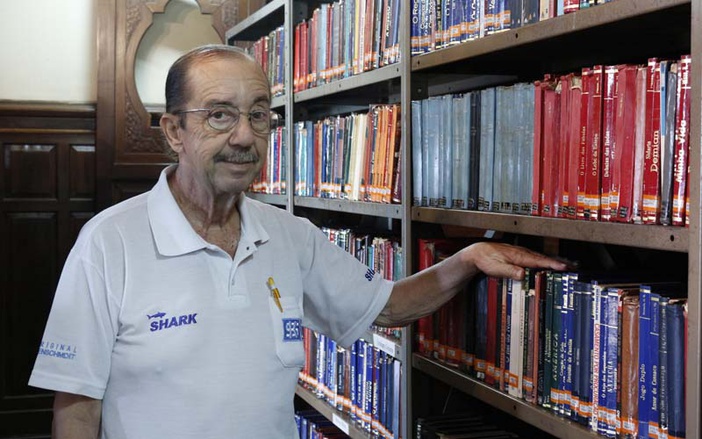 Após AVC, aposentado atua como voluntário na biblioteca Altino Arantes