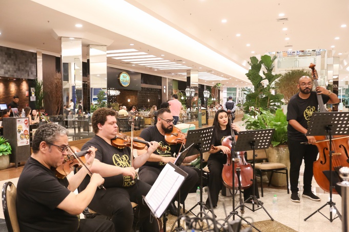 Quinteto de cordas da Orquestra Sinfônica faz apresentação especial no RibeirãoShopping