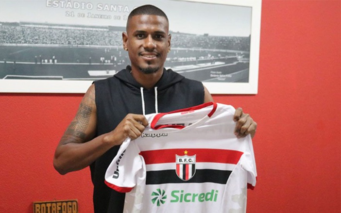 De volta ao clube, Leandro Amaro é novo reforço do Botafogo