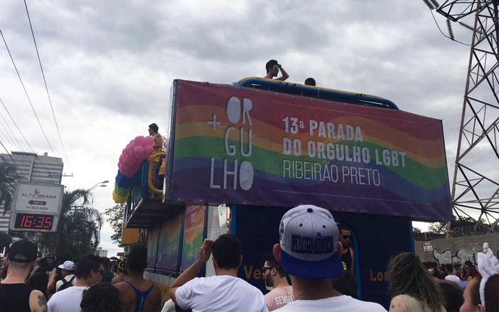 Vítima é roubada por adolescentes durante a Parada LGBT