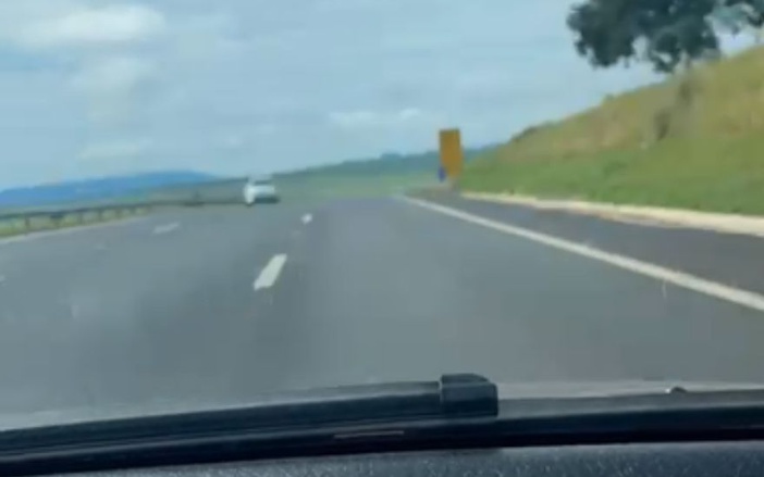 Vídeo mostra carro andando na contramão minutos antes de acidente na rodovia Anhanguera, em Cravinhos