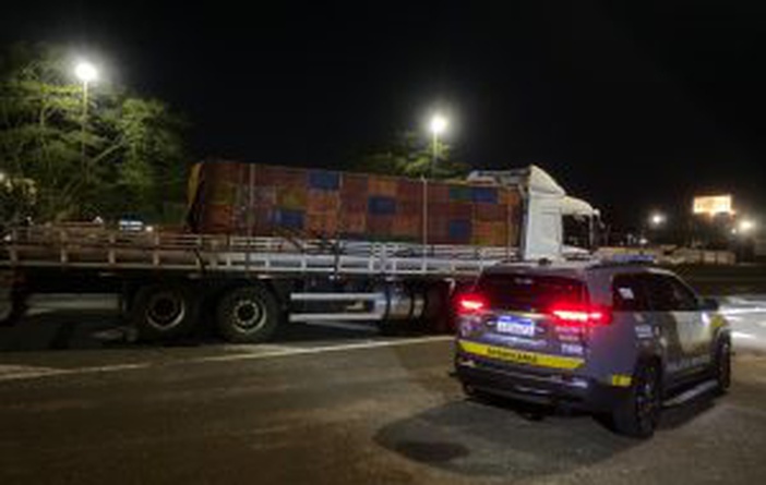 Polícia de SP apreende três toneladas de maconha em carroceria de caminhão no interior