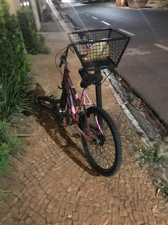 Ciclista fica ferida ao ser atropelada por moto em Barretos