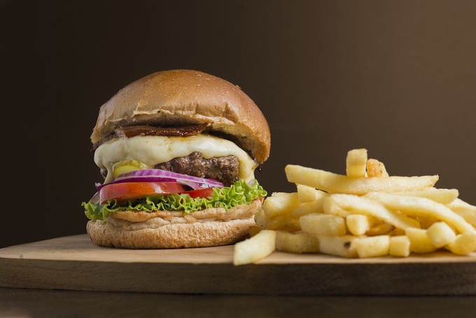 Rede de fast food abre 50 vagas de emprego em Ribeirão Preto