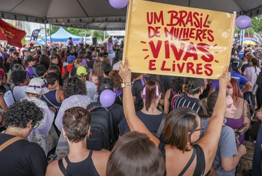 Violência muda rotina e escolhas de 98% das mulheres brasileiras