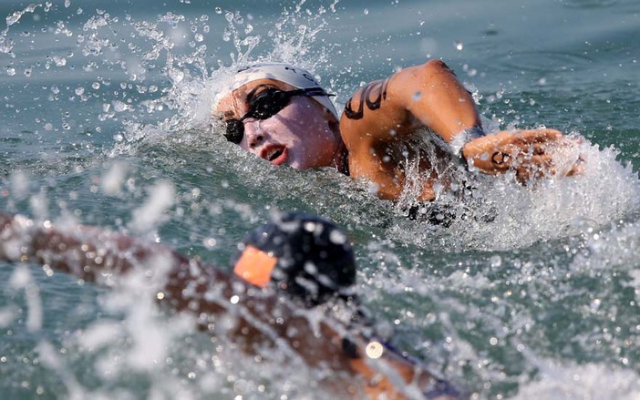 Poliana Okimoto conquista o bronze na Maratona Aquática