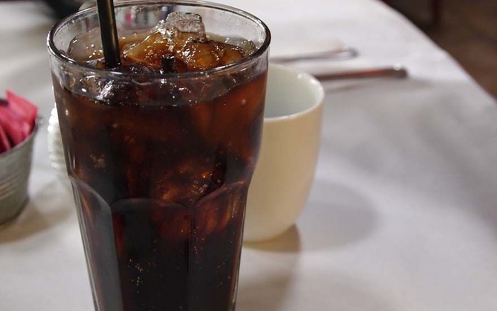 OMS sugere aumento de impostos sobre refrigerantes para reduzir obesidade