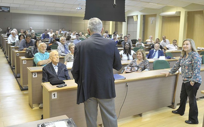 Médico radicado em Ribeirão Preto é homenageado pelo aniversário de 100 anos, na USP