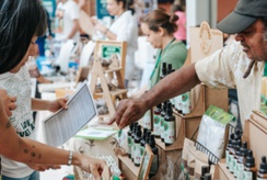 Feira Veg reúne expositores na Nove de Julho em Ribeirão Preto