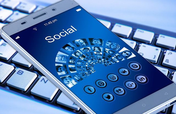 GRUPOS DE MÃES NO WHATSAPP: a tecnologia facilitando as relações