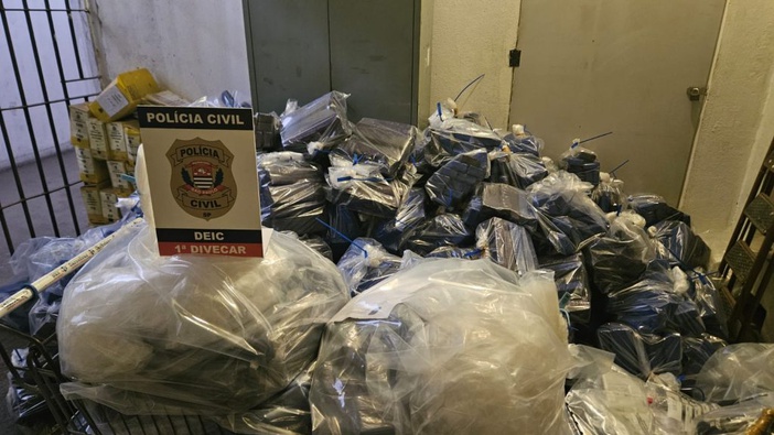 Deic localiza ‘rota do tráfico’ e prende homem com 2,4 mil tijolos de maconha