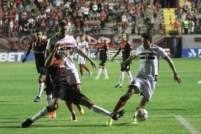 Botafogo perde fora de casa e desperdiça chance de retornar ao G4