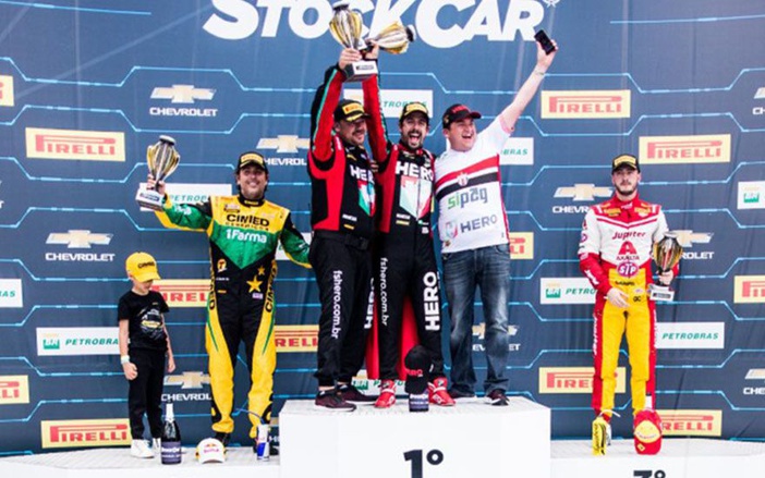 Equipe que carrega escudo do programa sócio-torcedor do Botafogo vence a primeira rodada dupla da Stock Car