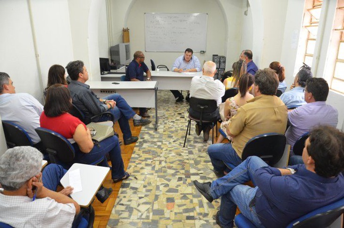 Para pagar prêmio incentivo, Prefeitura de Ribeirão antecipa salário de servidores