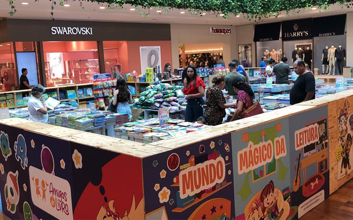 Feira Amigos do Livro tem com títulos a partir de R$ 12