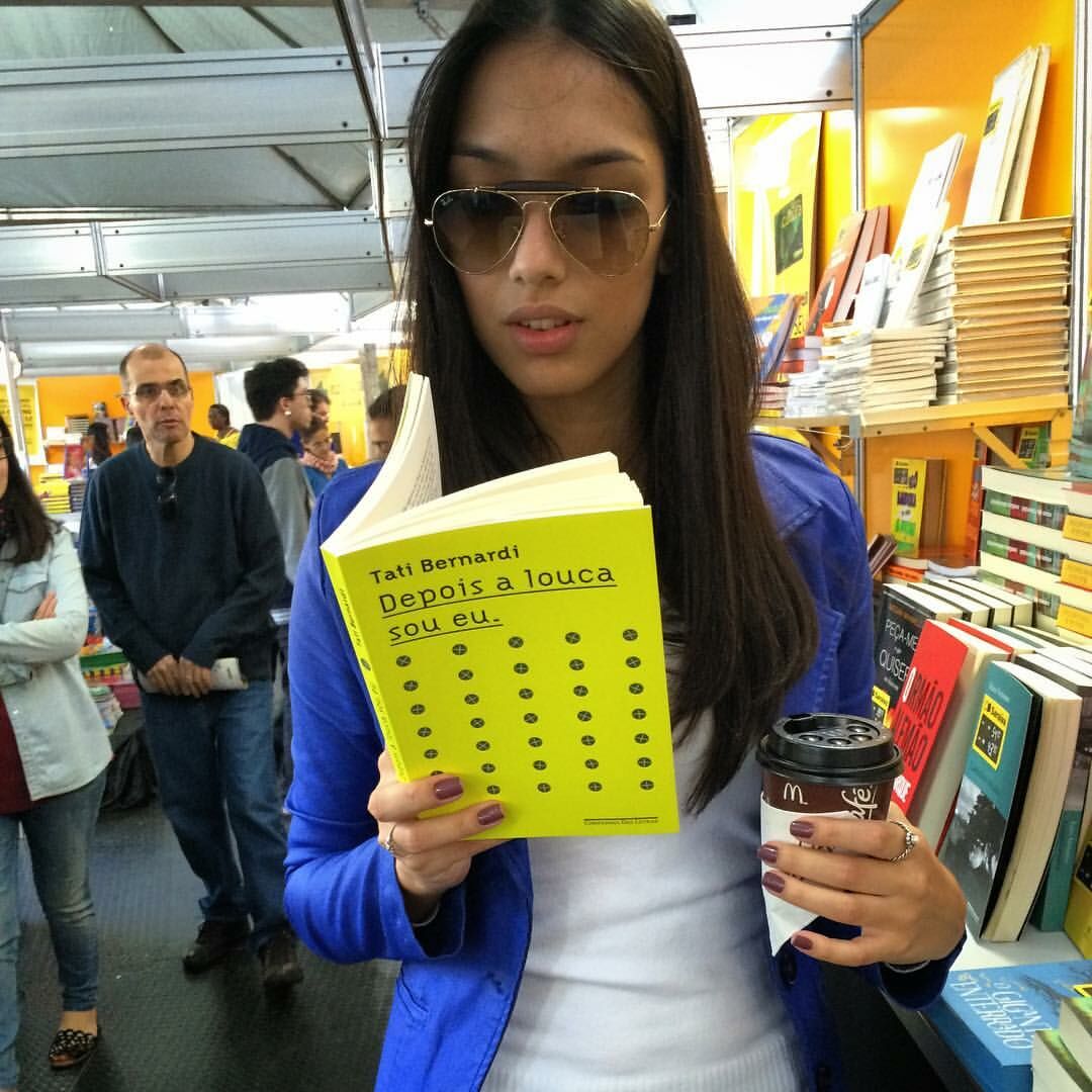 Letícia Agostinho diz que desde criança ama ler livros