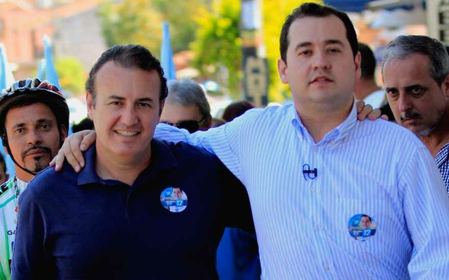Guilherme Feitosa e Ricardo Silva durante caminhada de campanha