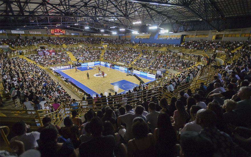 Torcida lotou ginásio no primeiro confronto da final 