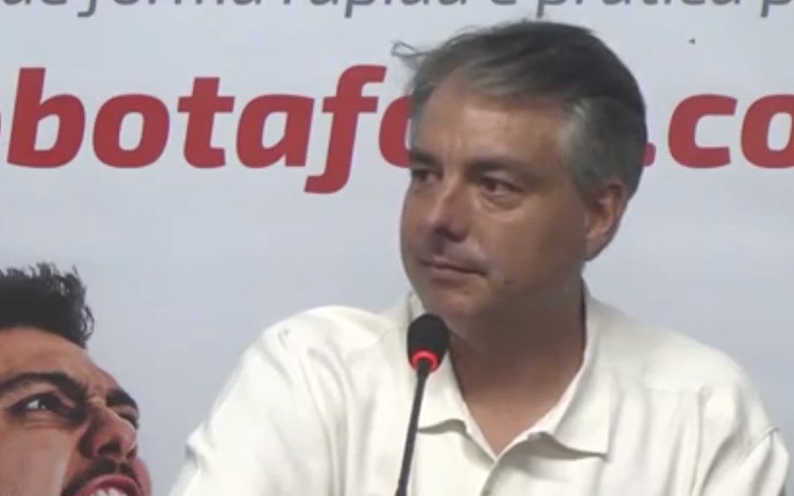 Adalberto bancou a permanência de Léo Franco 