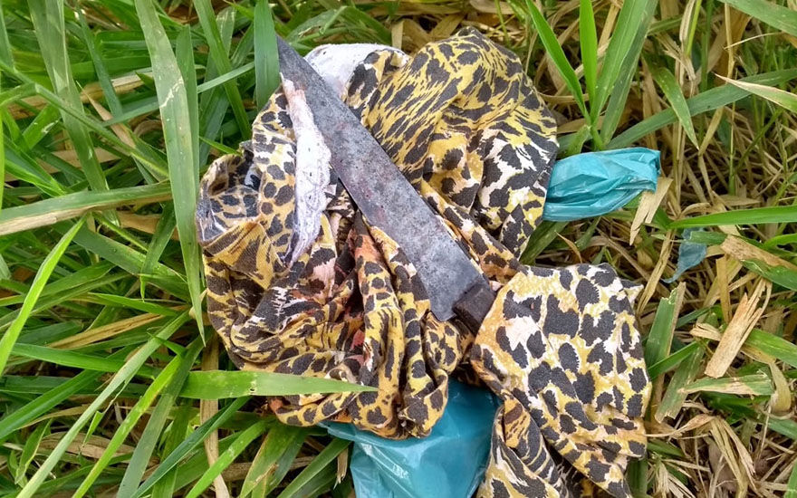 Faca é encontrada ao lado do corpo