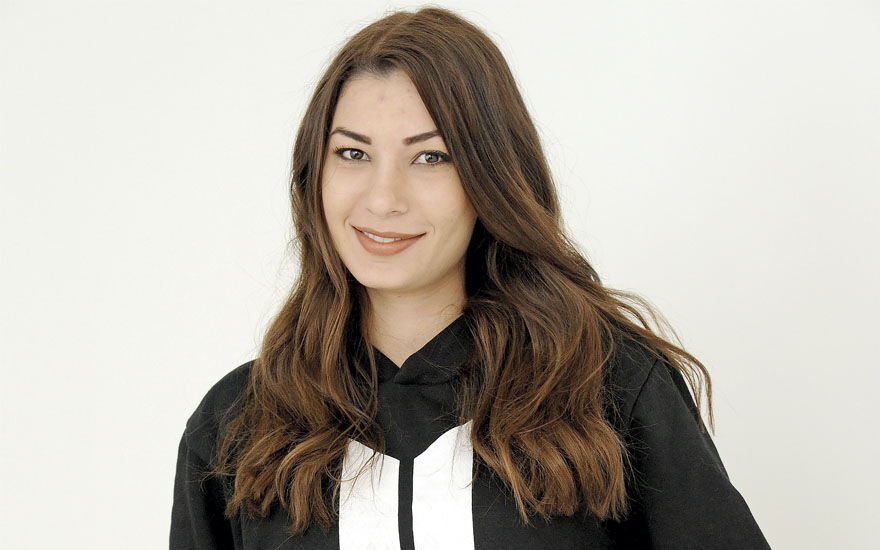 Mariana prova que não há idade para admirar uma cultura diferente