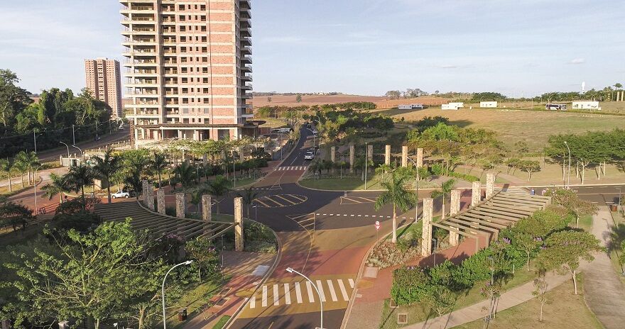 Rotunda central do Ilhas do Sul, com parque linear de 35 mil m² de praças - Obra Cidade de Montreal - Julho 2020