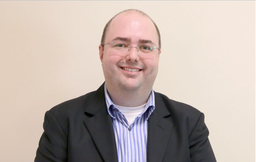 O professor da FEA-RP/USP Marcelo Botelho Moraes explica que a economia local vai se beneficiar, pois o Pix facilita processos e, consequentemente, as vendas