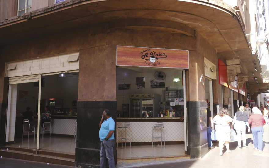 Fundada por Oscar Zoega há 80 anos e gerida por Peninha há 32, a cafeteria é um dos pontos turísticos de Ribeirão Preto