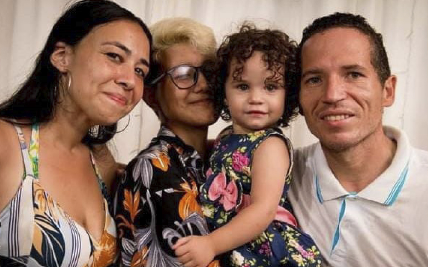 Iris Daiane e o marido Aislan com os filhos Luccas Victor e Lais Vitória: ela defende a importância da campanha para conscientizar as pessoas sobre a prematuridade