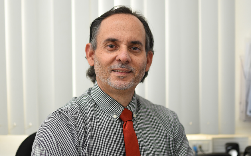 Dr Luiz Fernando Freitas alertou que as pessoas que não se vacinaram contra o coronavírus estão adoecendo com uma gravidade muito maior
