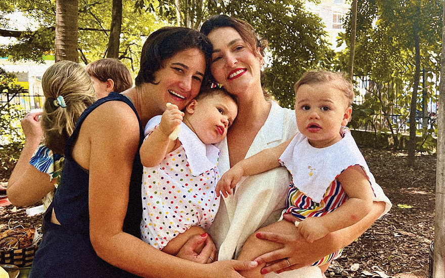 Mariana Barros e Carla Rustim com os filhos Antonia e Bento | Foto: Arquivo pessoal 